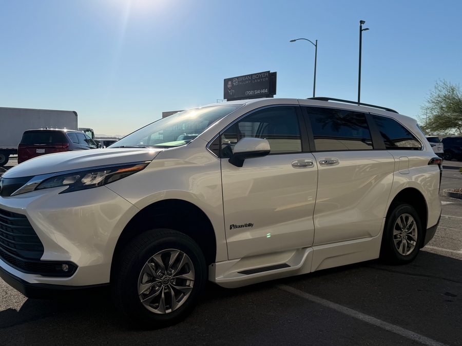 PRE OWNED 2026 Toyota Sienna XLE