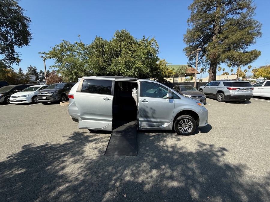 PRE OWNED 2020 Toyota Sienna XLE