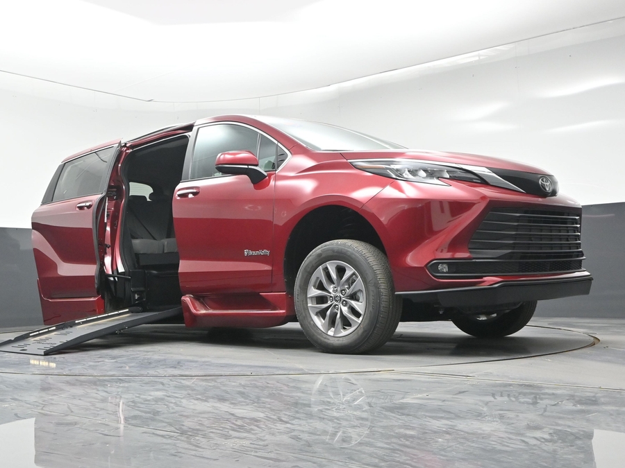 New 2026 Toyota Sienna XLE Add