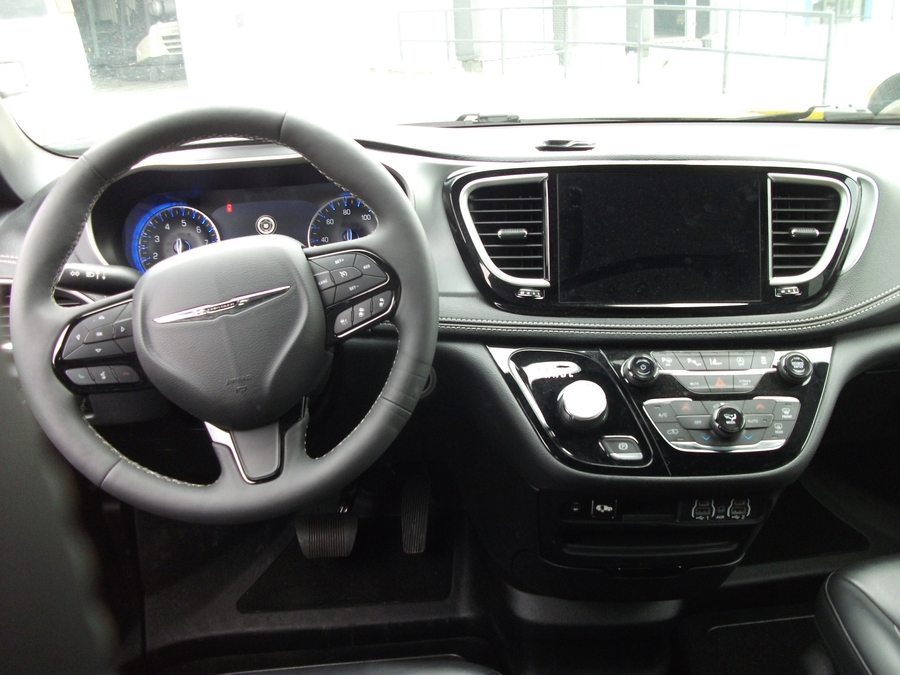 PRE OWNED 2023 Chrysler Pacifica Touring L