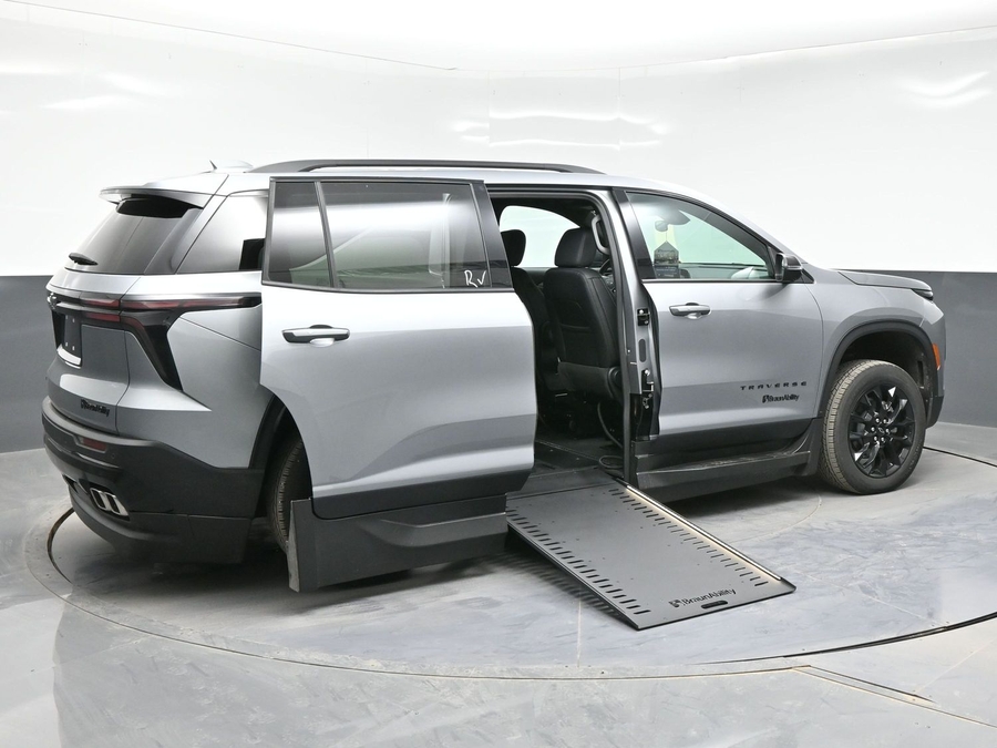 New 2026 Chevrolet Traverse 1LT Midnight Edition