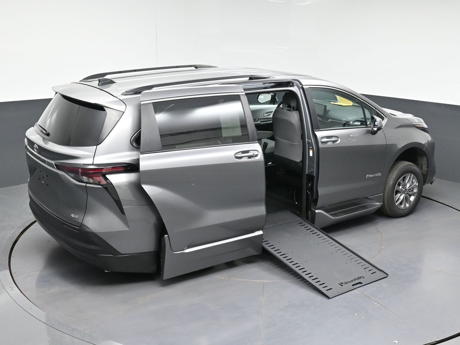New 2026 Toyota Sienna XLE Base