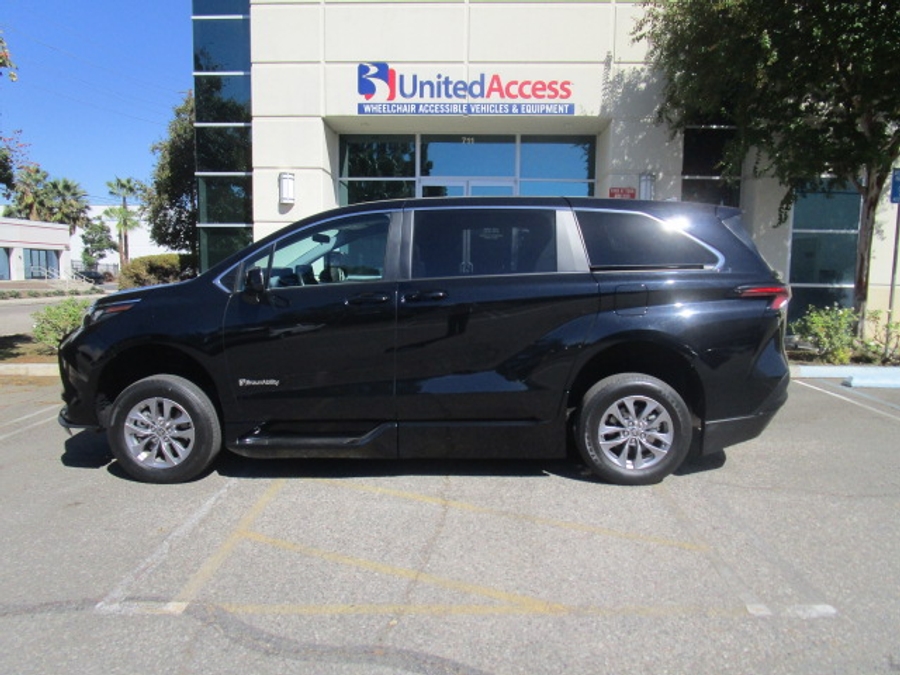 PRE OWNED 2024 Toyota Sienna LE Base