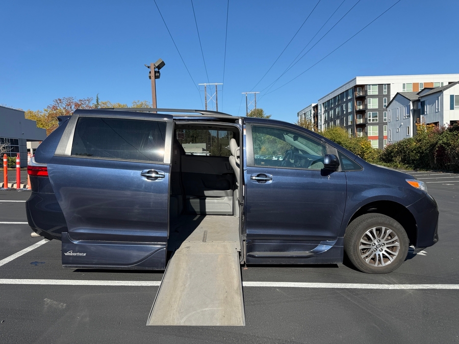 PRE OWNED 2018 Toyota Sienna XLE