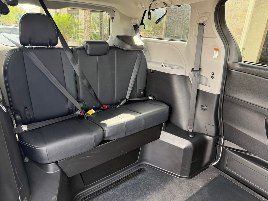 PRE OWNED 2020 Toyota Sienna SE Premium