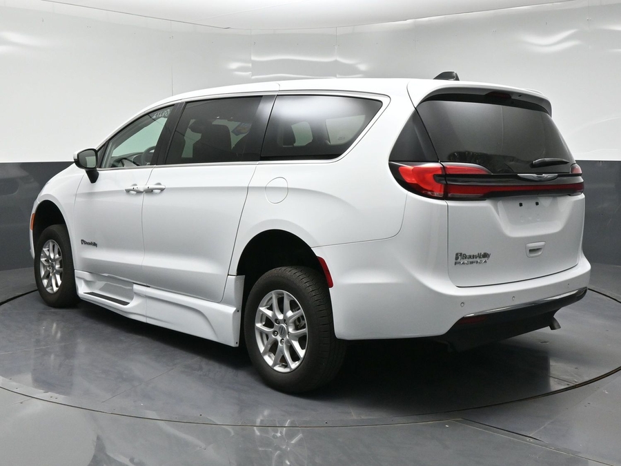 PRE OWNED 2023 Chrysler Pacifica Touring L