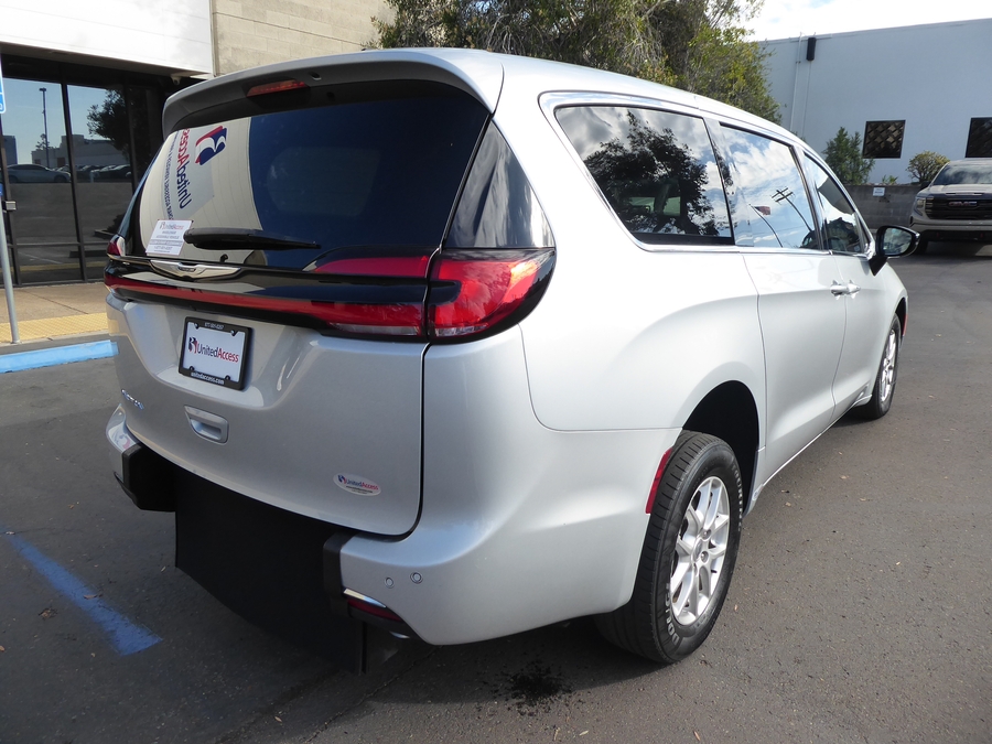 PRE OWNED 2024 Chrysler Pacifica Touring