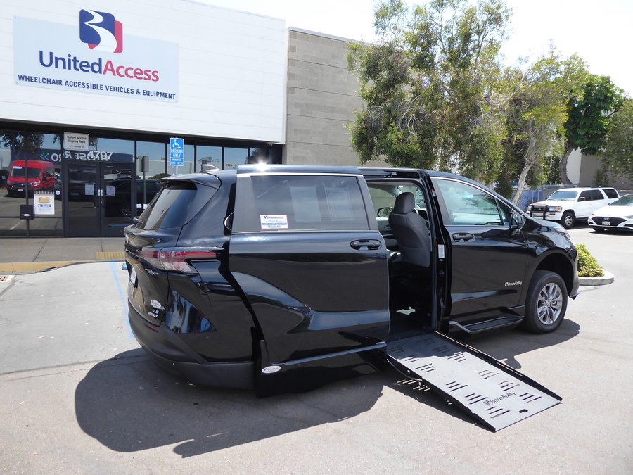 PRE OWNED 2024 Toyota Sienna LE Base