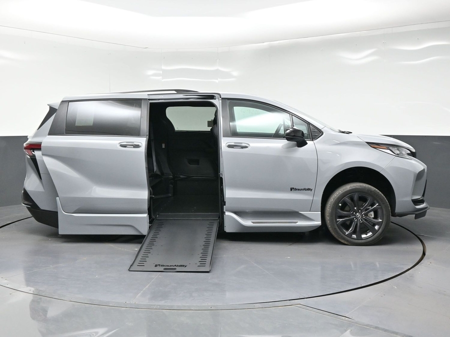 New 2026 Toyota Sienna XSE Sport