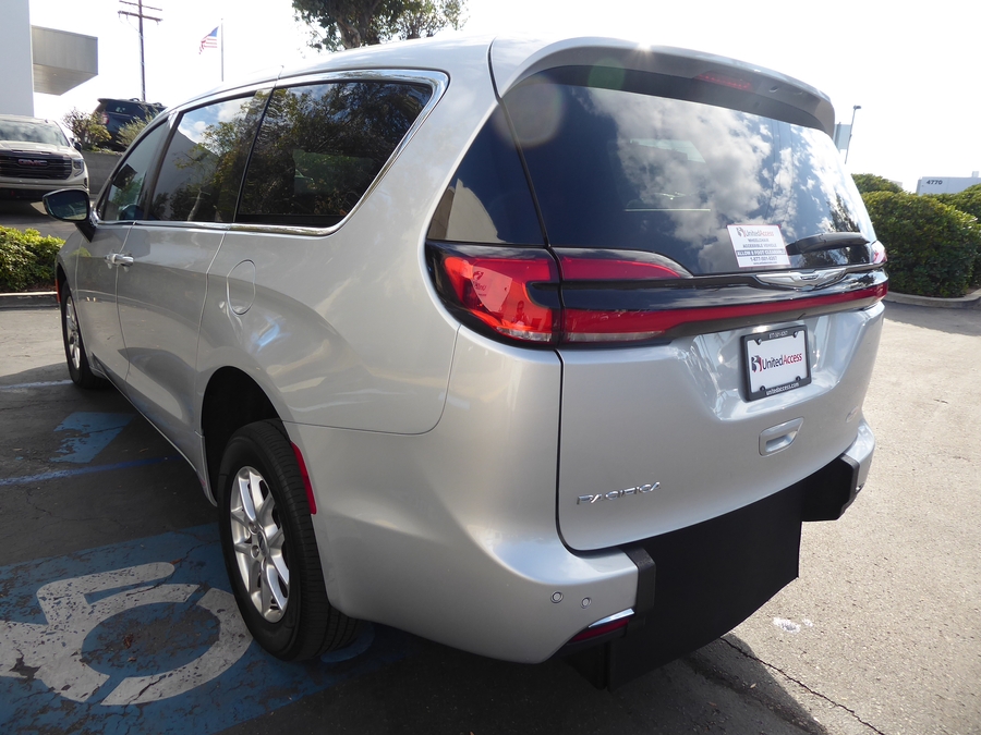 PRE OWNED 2024 Chrysler Pacifica Touring