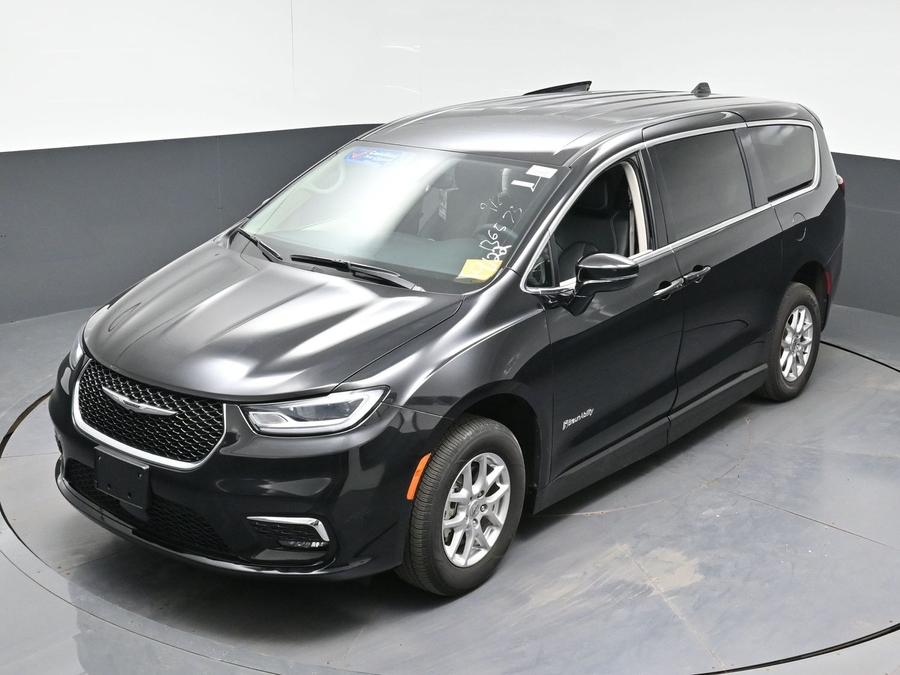CERTIFIED PRE-OWNED 2024 Chrysler Pacifica Touring L