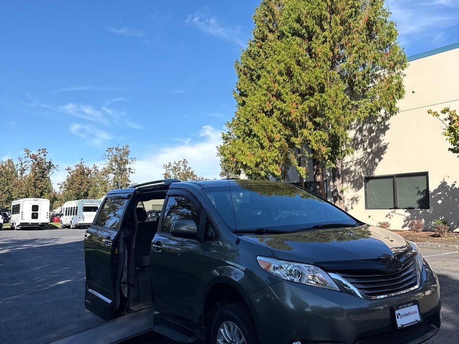 PRE OWNED 2013 Toyota Sienna XLE