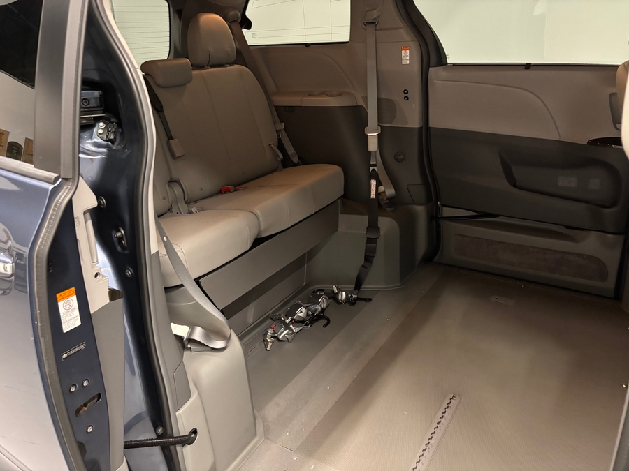 PRE OWNED 2015 Toyota Sienna XLE