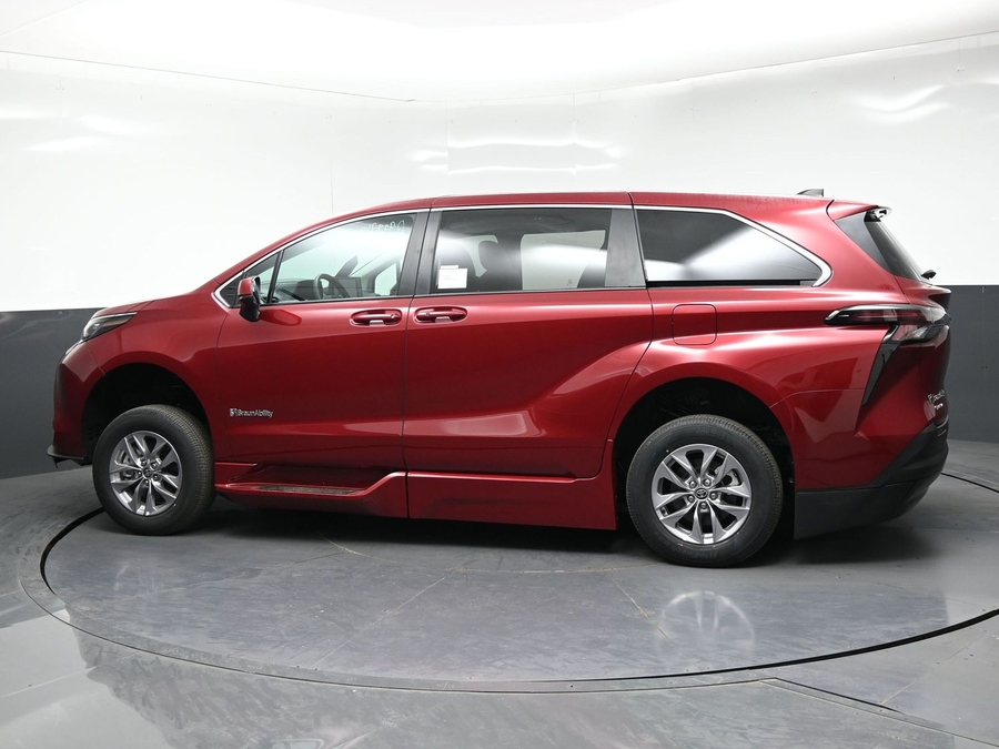 New 2026 Toyota Sienna LE