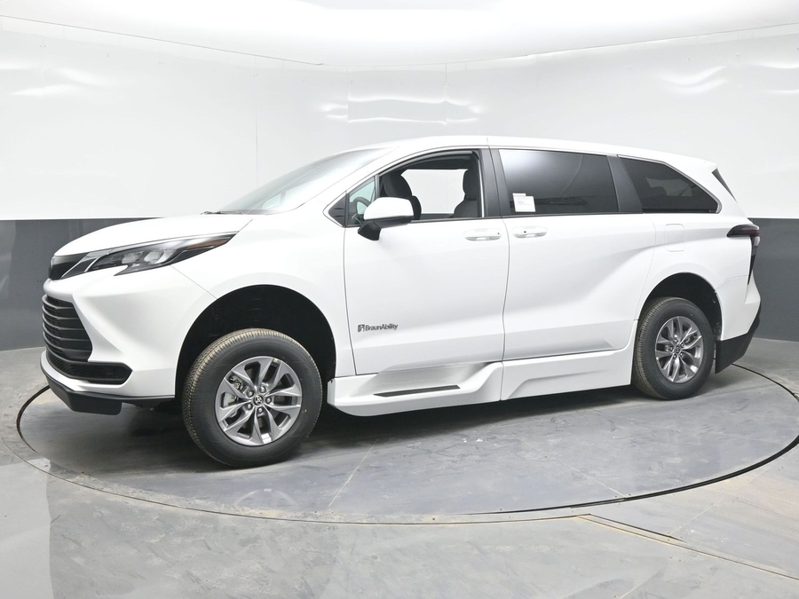 New 2026 Toyota Sienna LE