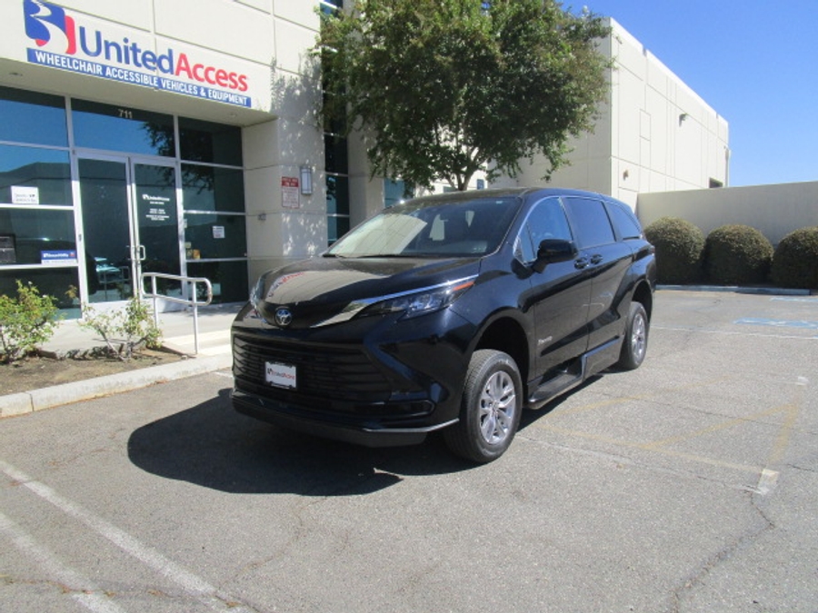 PRE OWNED 2024 Toyota Sienna LE Base