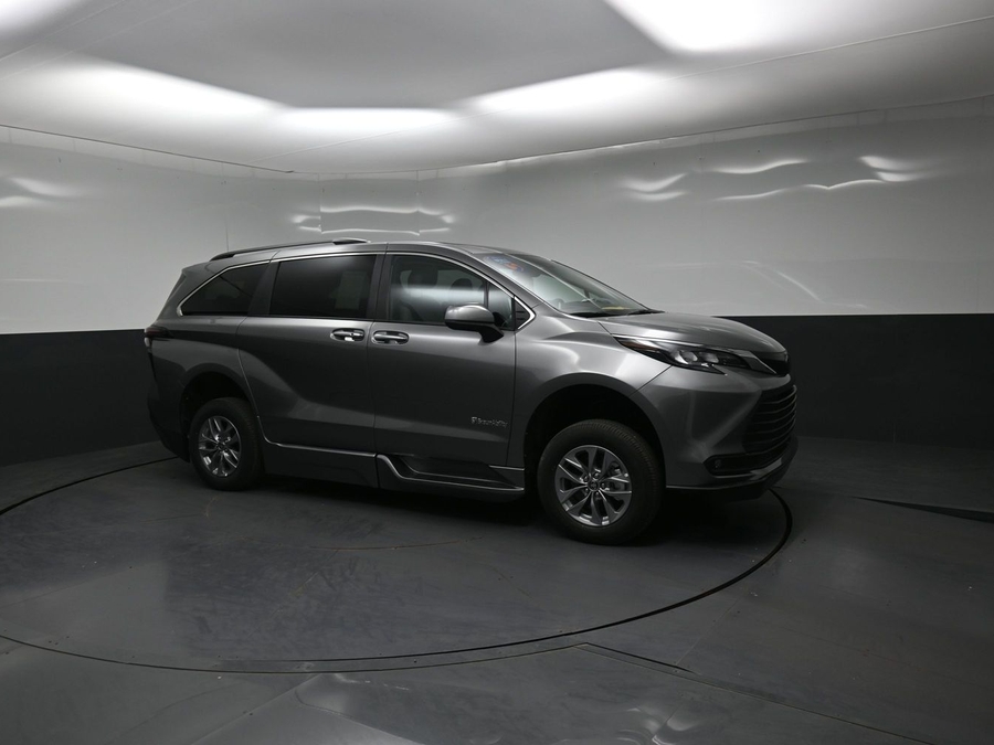 New 2026 Toyota Sienna XLE Base