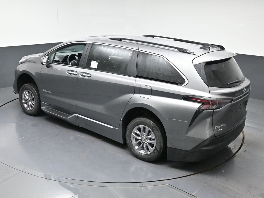 New 2026 Toyota Sienna XLE Base