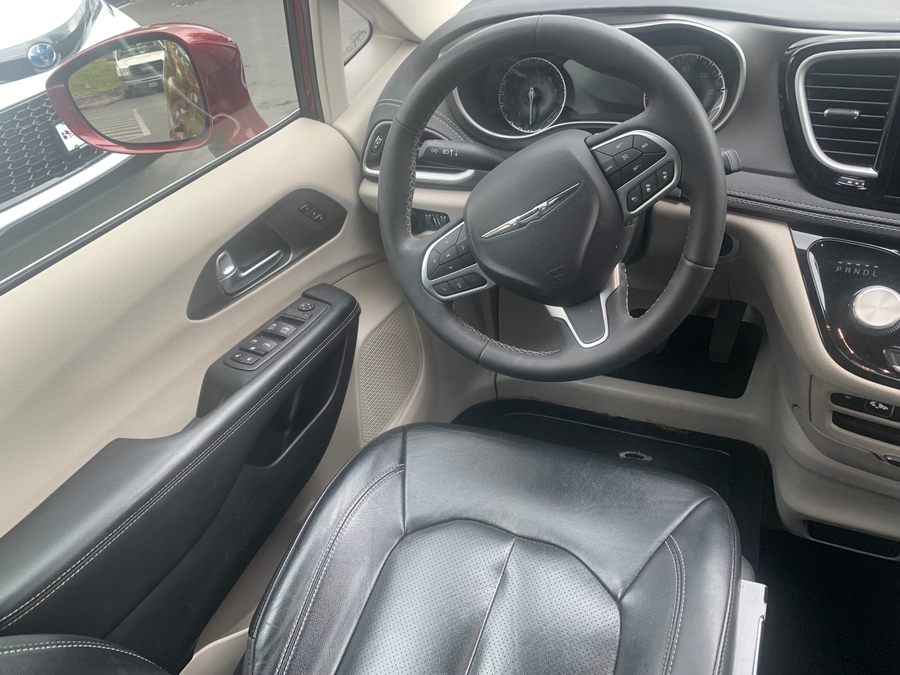 PRE OWNED 2022 Chrysler Pacifica Touring L