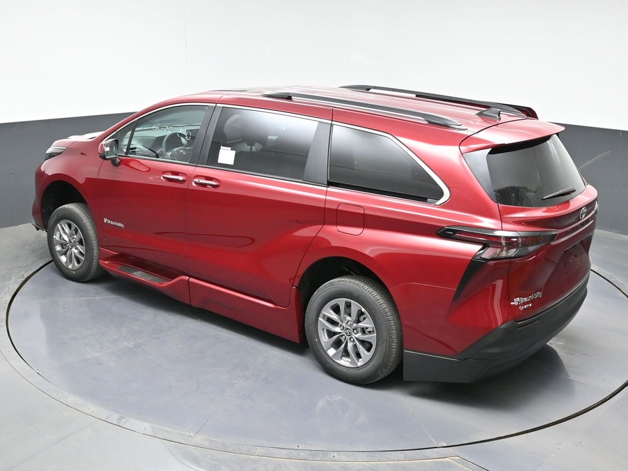 New 2026 Toyota Sienna XLE Base