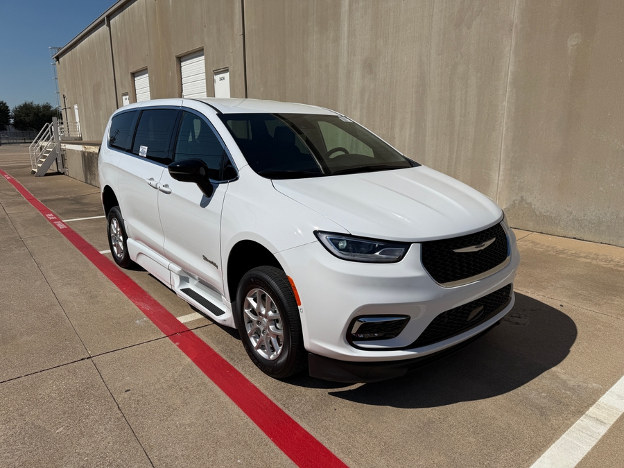 PRE OWNED 2025 Chrysler Pacifica Select Safety