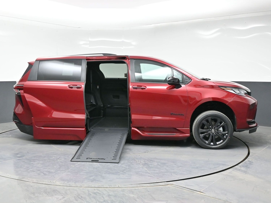 New 2026 Toyota Sienna XSE Sport
