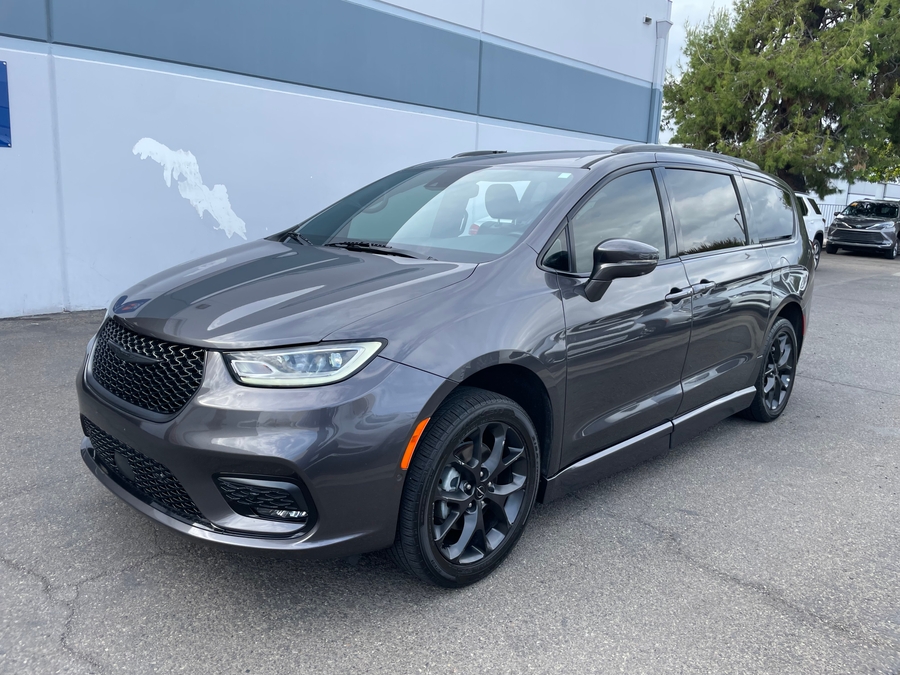PRE OWNED 2021 Chrysler Pacifica Touring L Sport