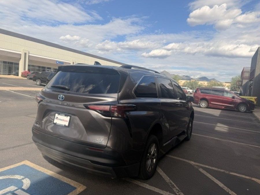 PRE OWNED 2021 Toyota Sienna XLE