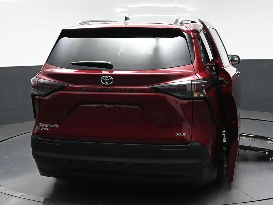 New 2026 Toyota Sienna XLE Add