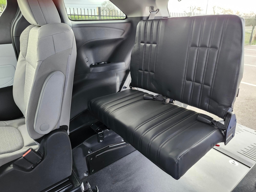 New 2026 Toyota Sienna LE W 3RD ROW