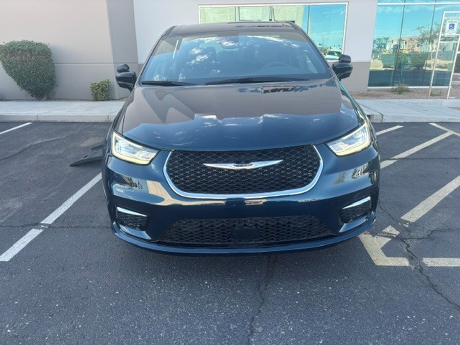 PRE OWNED 2025 Chrysler Pacifica Select
