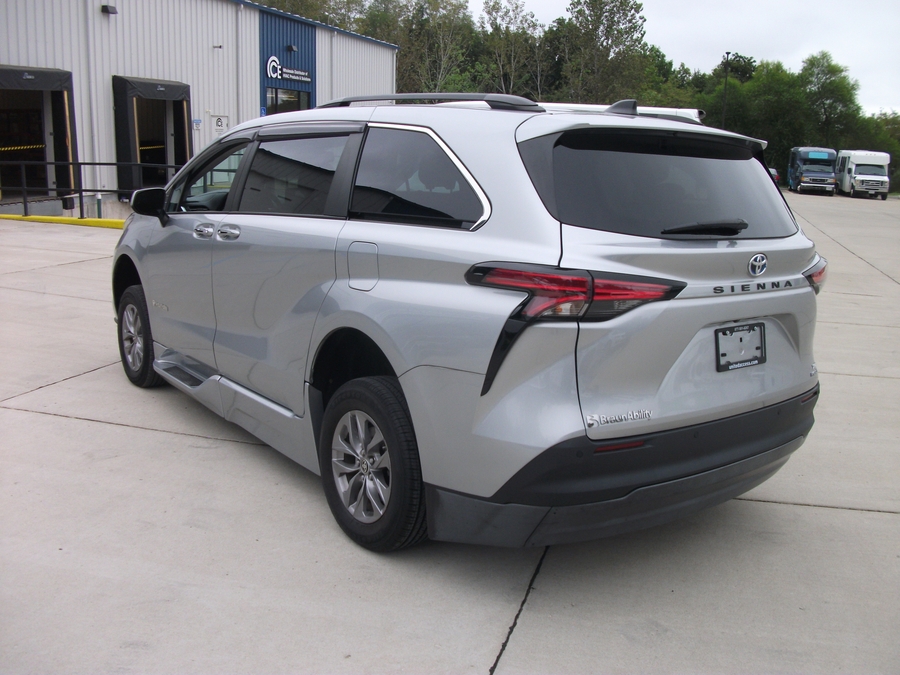PRE OWNED 2022 Toyota Sienna XLE