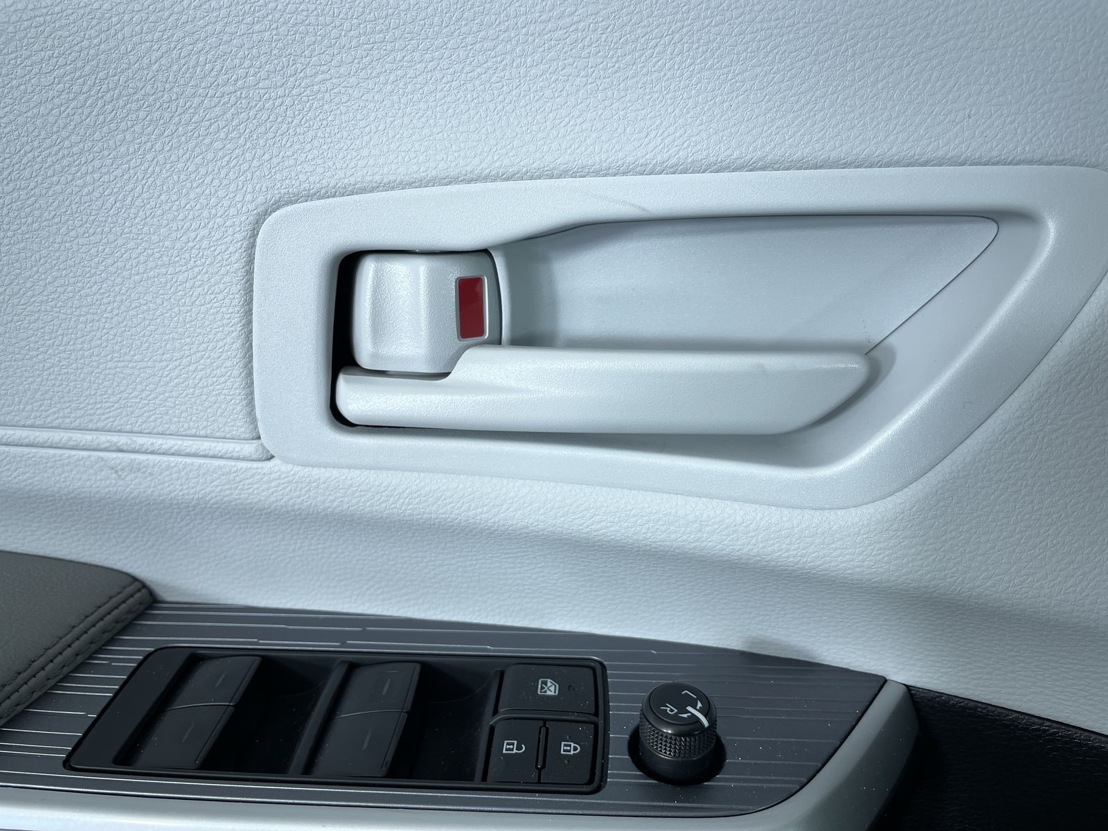 2025 Toyota Sienna LE - Photo 8
