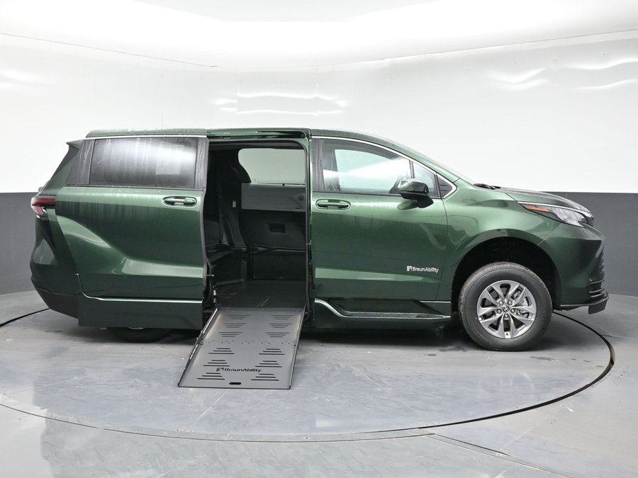 New 2026 Toyota Sienna LE