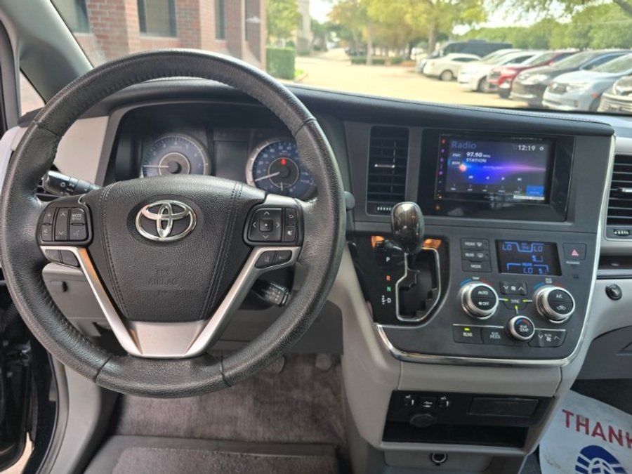 PRE OWNED 2018 Toyota Sienna XLE JS909745