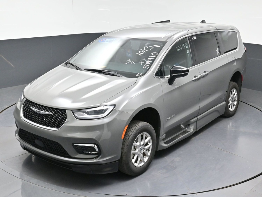 CERTIFIED PRE-OWNED 2025 Chrysler Pacifica Select