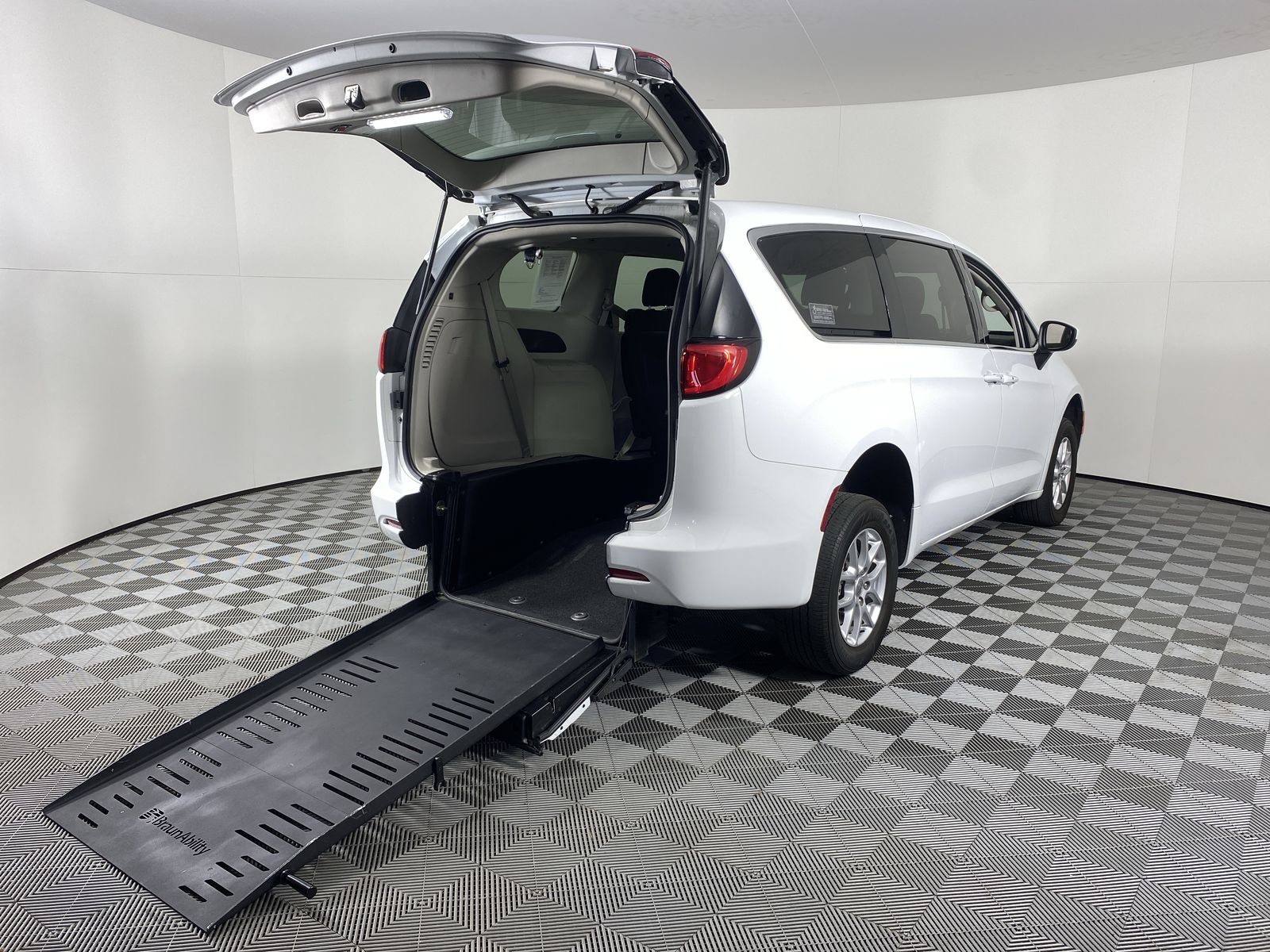 2022 ChryslerVoyager LX's photo