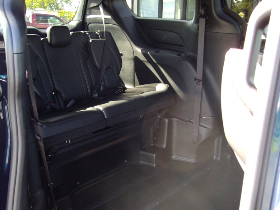PRE OWNED 2025 Chrysler Pacifica Select