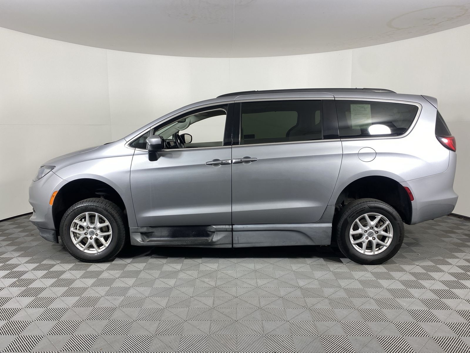 2021 Chrysler Voyager LXI - Photo 23