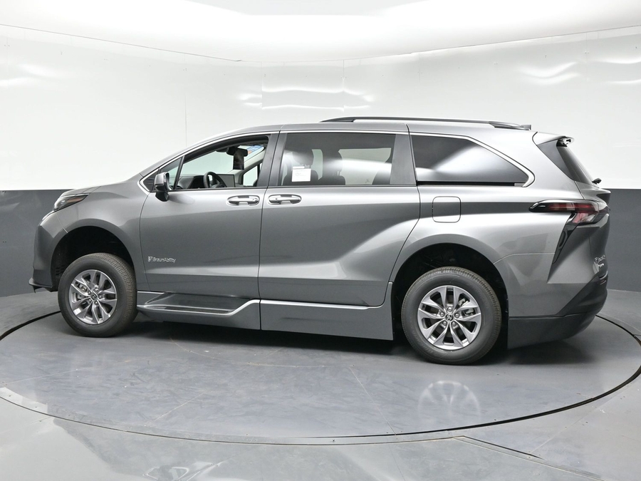 New 2026 Toyota Sienna XLE Base