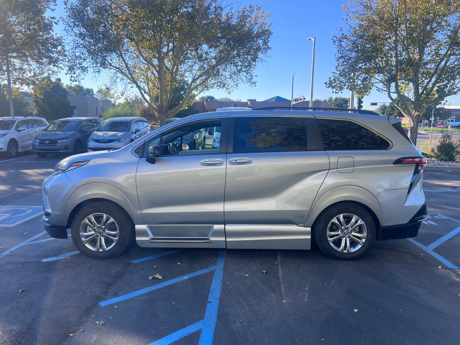 PRE OWNED 2023 Toyota Sienna XSE