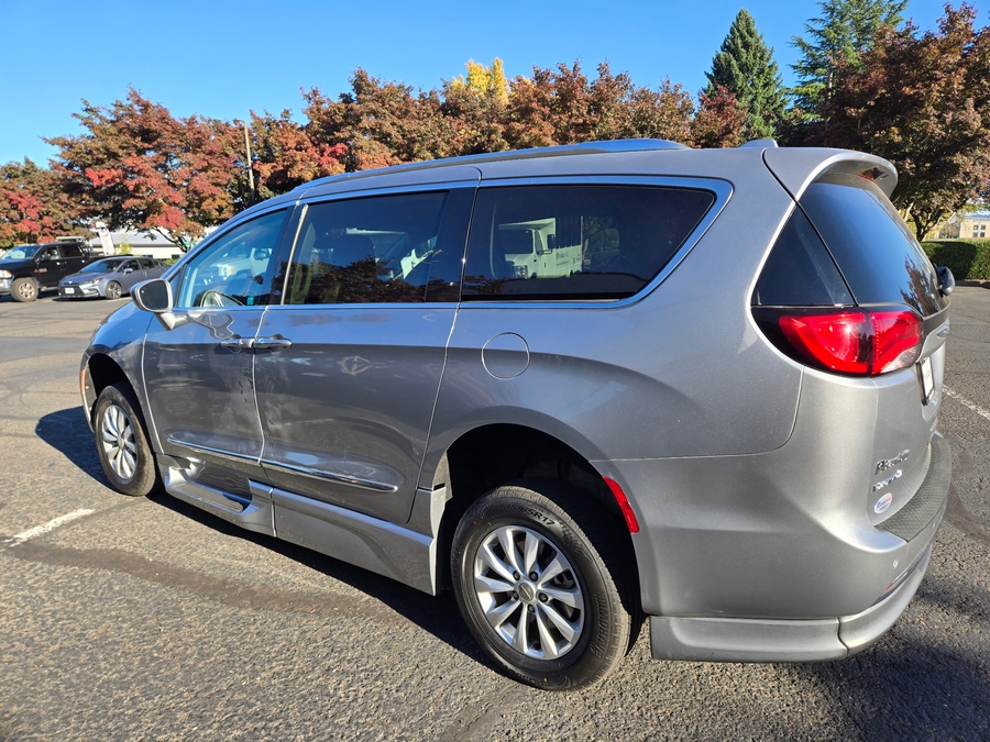 PRE OWNED 2019 Chrysler Pacifica Touring L