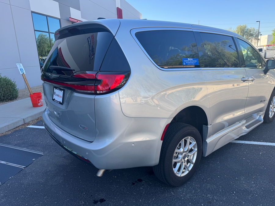 PRE OWNED 2023 Chrysler Pacifica Touring L