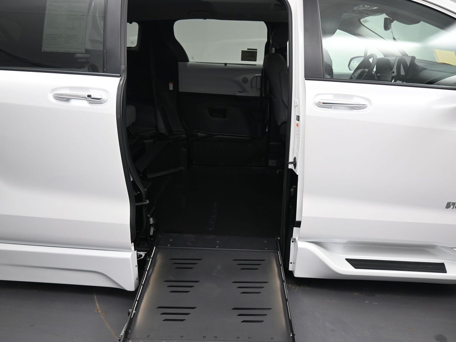 New 2026 Toyota Sienna XLE Base