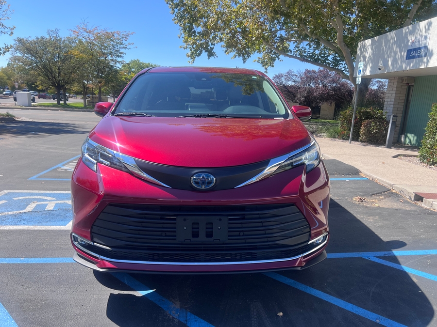 PRE OWNED 2021 Toyota Sienna XLE Plus