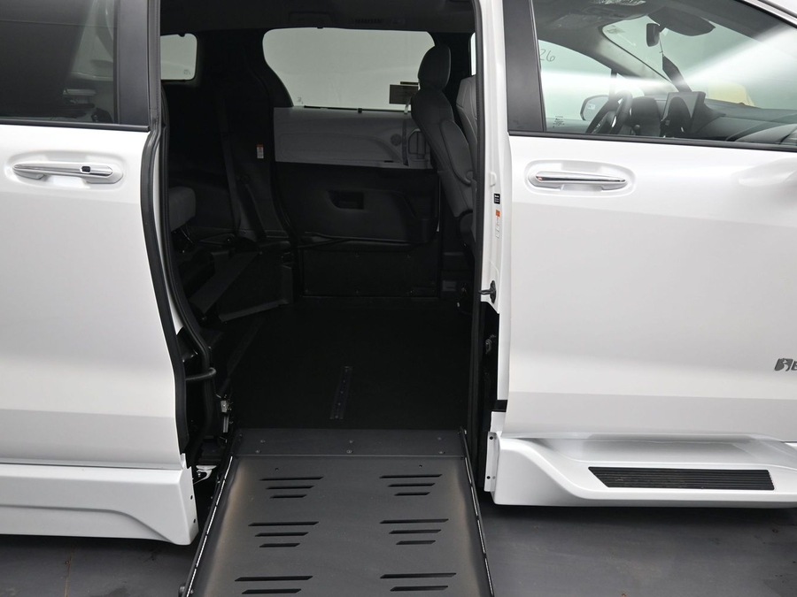 New 2026 Toyota Sienna XLE Base