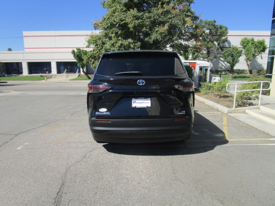 PRE OWNED 2024 Toyota Sienna LE Base