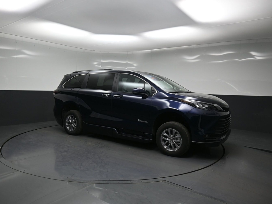 New 2026 Toyota Sienna XLE Base