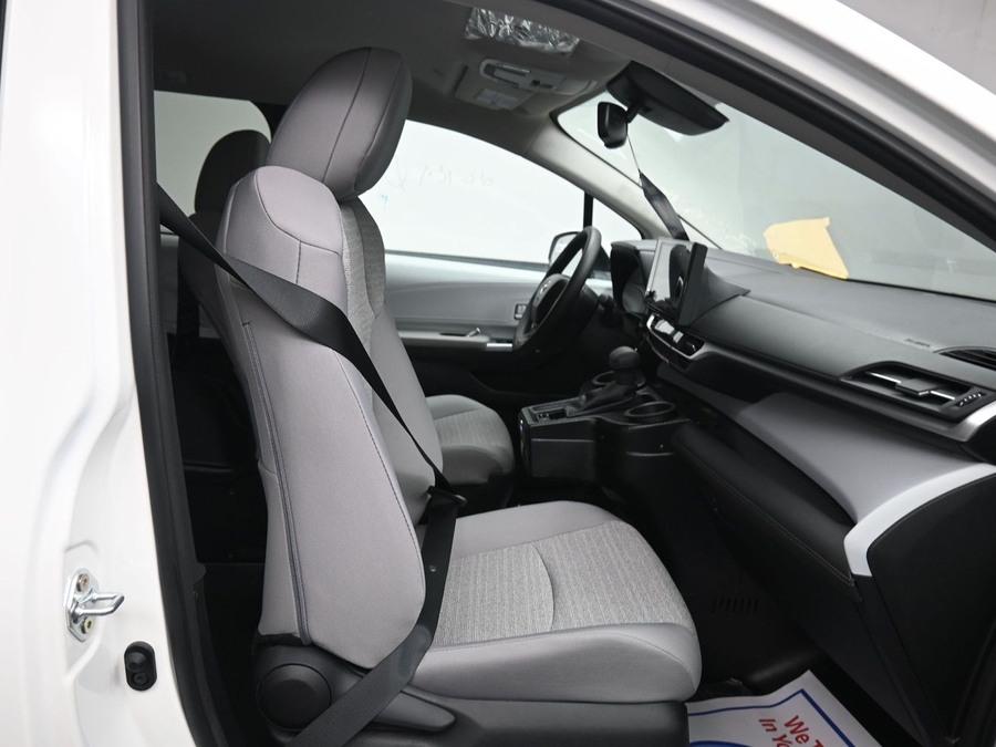 New 2026 Toyota Sienna LE