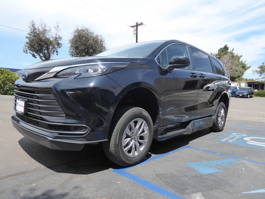 PRE OWNED 2024 Toyota Sienna LE Base